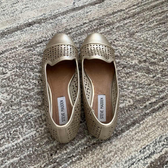 Steve Madden gold slip on - Picture 2 of 3